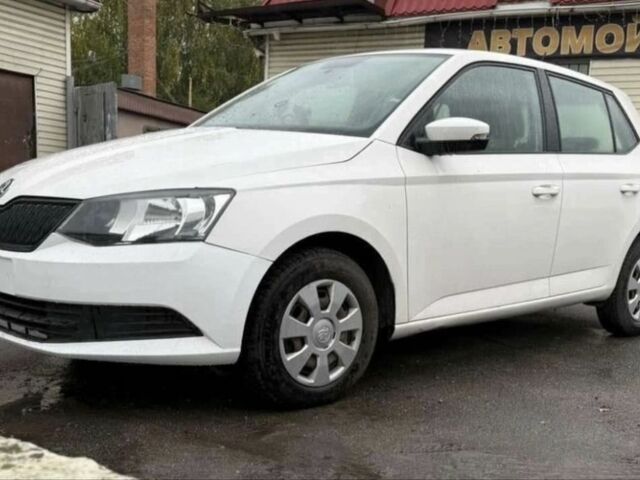 Белый Шкода Фабия, объемом двигателя 1 л и пробегом 118 тыс. км за 6300 $, фото 1 на Automoto.ua
