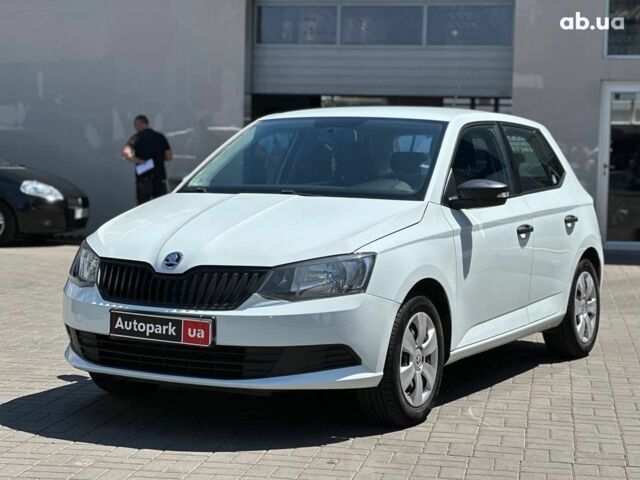 Белый Шкода Фабия, объемом двигателя 1.4 л и пробегом 230 тыс. км за 7490 $, фото 1 на Automoto.ua