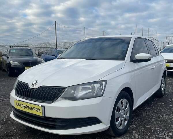 Белый Шкода Фабия, объемом двигателя 1.2 л и пробегом 114 тыс. км за 7890 $, фото 1 на Automoto.ua