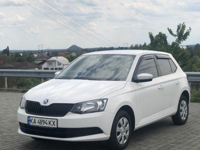 Белый Шкода Фабия, объемом двигателя 1 л и пробегом 124 тыс. км за 6800 $, фото 1 на Automoto.ua