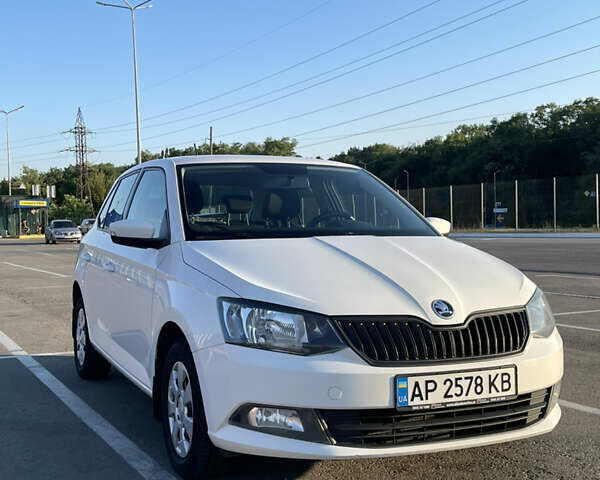 Белый Шкода Фабия, объемом двигателя 1 л и пробегом 187 тыс. км за 7500 $, фото 1 на Automoto.ua