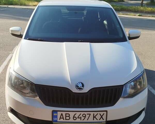 Белый Шкода Фабия, объемом двигателя 1 л и пробегом 148 тыс. км за 6800 $, фото 1 на Automoto.ua