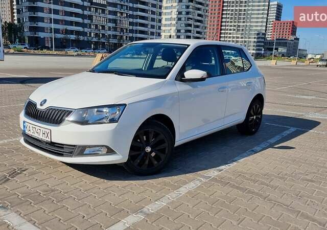 Белый Шкода Фабия, объемом двигателя 1 л и пробегом 113 тыс. км за 9200 $, фото 1 на Automoto.ua
