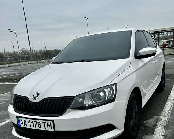 Білий Шкода Фабія, об'ємом двигуна 1 л та пробігом 137 тис. км за 7900 $, фото 1 на Automoto.ua