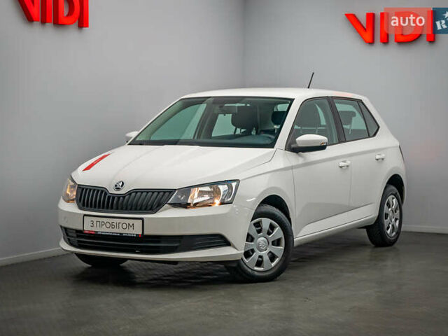 Белый Шкода Фабия, объемом двигателя 1 л и пробегом 70 тыс. км за 8553 $, фото 1 на Automoto.ua