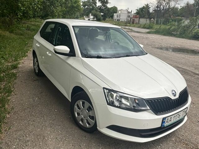 Белый Шкода Фабия, объемом двигателя 1 л и пробегом 181 тыс. км за 6500 $, фото 1 на Automoto.ua