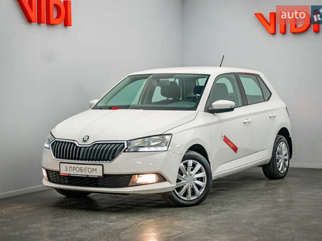 Белый Шкода Фабия, объемом двигателя 1 л и пробегом 98 тыс. км за 7436 $, фото 1 на Automoto.ua