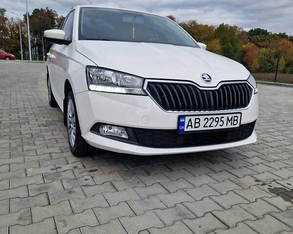 Белый Шкода Фабия, объемом двигателя 1 л и пробегом 104 тыс. км за 8200 $, фото 1 на Automoto.ua