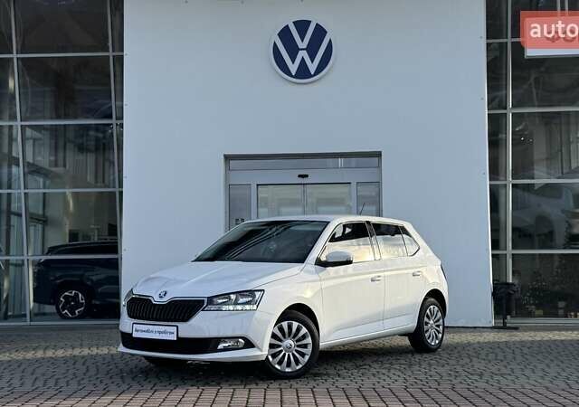 Белый Шкода Фабия, объемом двигателя 1 л и пробегом 146 тыс. км за 8880 $, фото 1 на Automoto.ua