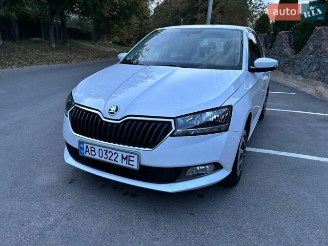 Белый Шкода Фабия, объемом двигателя 1 л и пробегом 142 тыс. км за 8300 $, фото 1 на Automoto.ua