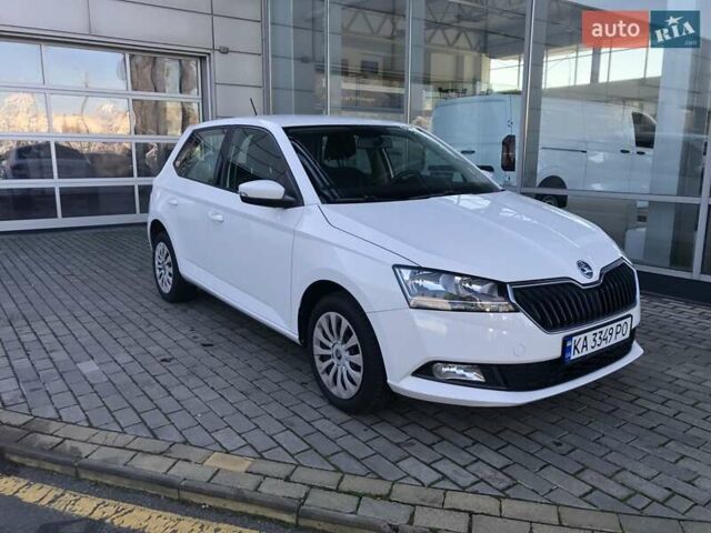 Белый Шкода Фабия, объемом двигателя 1 л и пробегом 98 тыс. км за 8700 $, фото 1 на Automoto.ua
