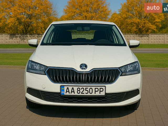 Белый Шкода Фабия, объемом двигателя 1 л и пробегом 94 тыс. км за 8600 $, фото 1 на Automoto.ua