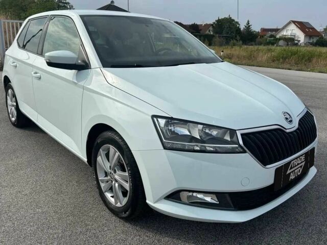 Белый Шкода Фабия, объемом двигателя 1 л и пробегом 65 тыс. км за 6700 $, фото 1 на Automoto.ua