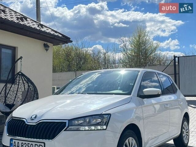 Белый Шкода Фабия, объемом двигателя 1 л и пробегом 106 тыс. км за 8850 $, фото 1 на Automoto.ua