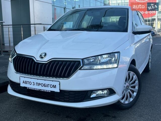 Белый Шкода Фабия, объемом двигателя 1 л и пробегом 169 тыс. км за 7292 $, фото 1 на Automoto.ua