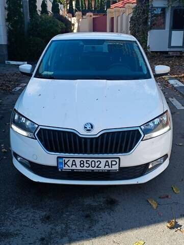 Белый Шкода Фабия, объемом двигателя 1 л и пробегом 87 тыс. км за 9800 $, фото 1 на Automoto.ua