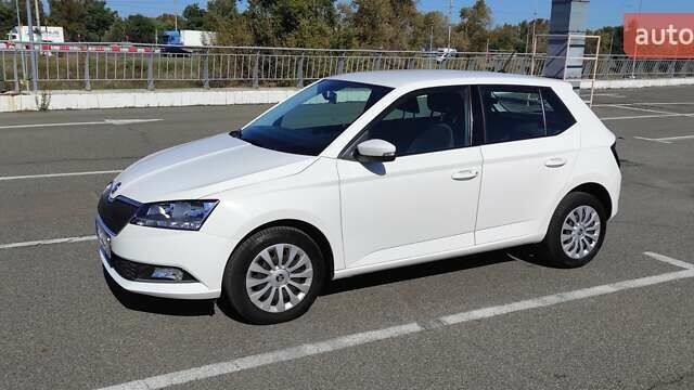Белый Шкода Фабия, объемом двигателя 1 л и пробегом 66 тыс. км за 11000 $, фото 1 на Automoto.ua