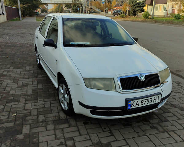 Білий Шкода Фабія, об'ємом двигуна 1.4 л та пробігом 293 тис. км за 3700 $, фото 1 на Automoto.ua
