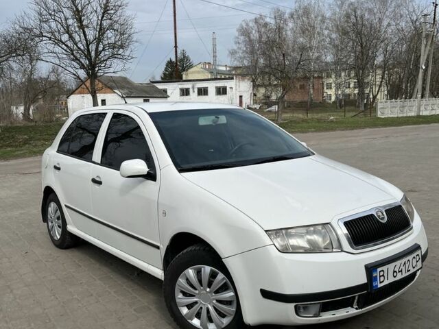 Белый Шкода Фабия, объемом двигателя 1.4 л и пробегом 250 тыс. км за 2500 $, фото 1 на Automoto.ua