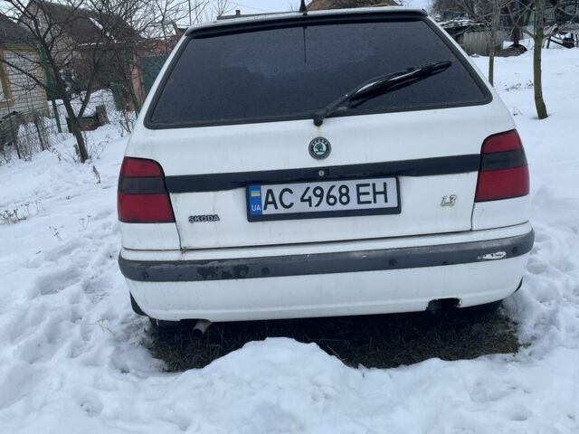 Белый Шкода Фабия, объемом двигателя 1.3 л и пробегом 222 тыс. км за 975 $, фото 1 на Automoto.ua