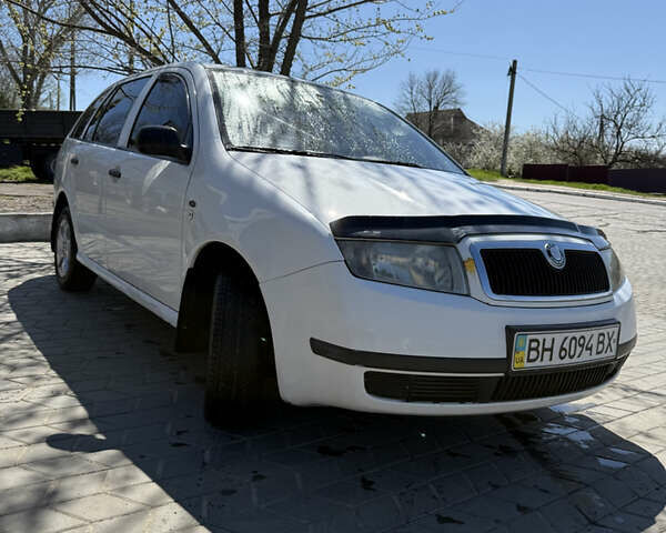 Білий Шкода Фабія, об'ємом двигуна 1.4 л та пробігом 325 тис. км за 3199 $, фото 1 на Automoto.ua