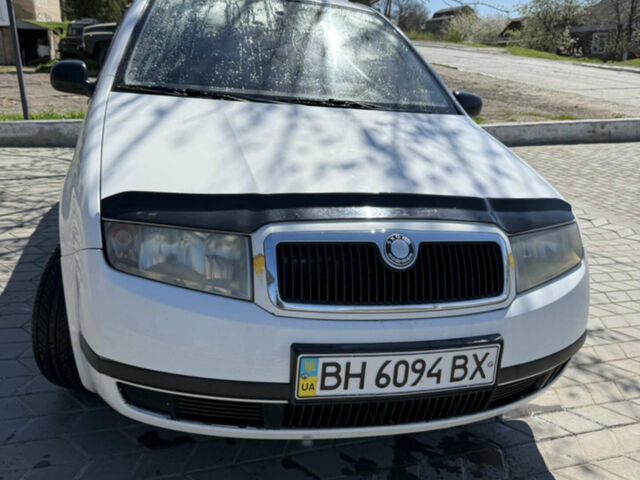 Белый Шкода Фабия, объемом двигателя 1.4 л и пробегом 325 тыс. км за 2499 $, фото 1 на Automoto.ua