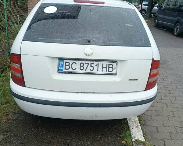 Білий Шкода Фабія, об'ємом двигуна 1.4 л та пробігом 200 тис. км за 2200 $, фото 1 на Automoto.ua