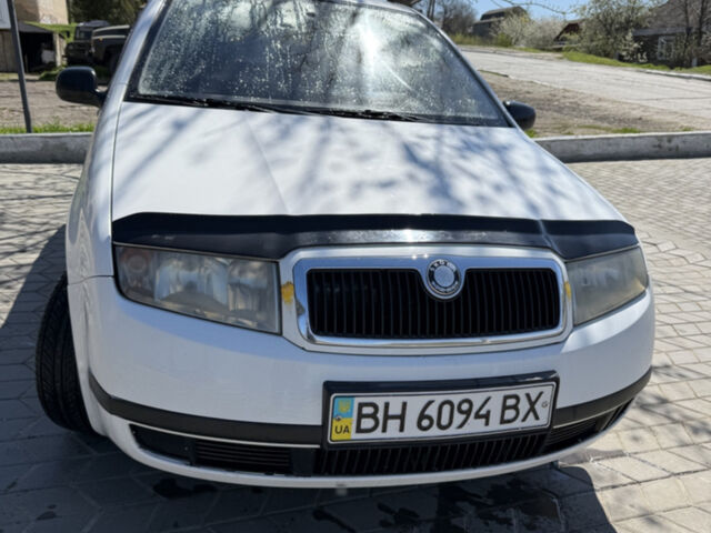 Белый Шкода Фабия, объемом двигателя 1.4 л и пробегом 325 тыс. км за 2499 $, фото 1 на Automoto.ua