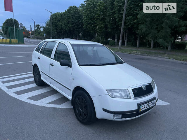Білий Шкода Фабія, об'ємом двигуна 1.4 л та пробігом 300 тис. км за 2950 $, фото 1 на Automoto.ua