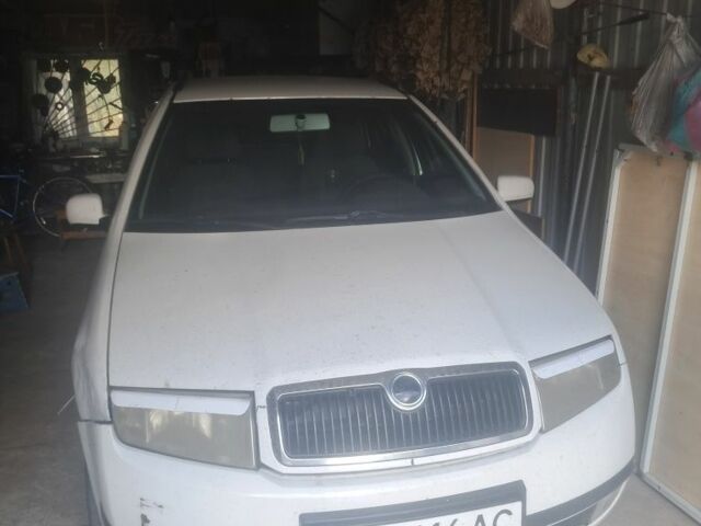 Белый Шкода Фабия, объемом двигателя 1.4 л и пробегом 310 тыс. км за 3100 $, фото 1 на Automoto.ua