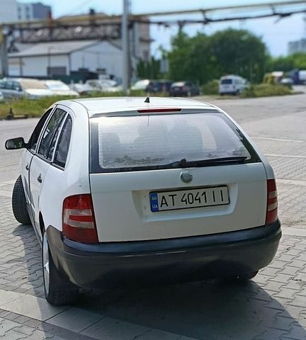 Белый Шкода Фабия, объемом двигателя 1.4 л и пробегом 180 тыс. км за 2450 $, фото 1 на Automoto.ua