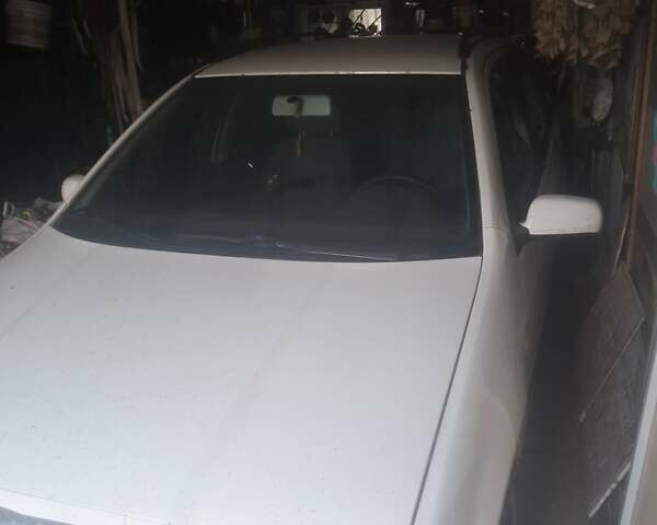 Белый Шкода Фабия, объемом двигателя 1.4 л и пробегом 313 тыс. км за 3000 $, фото 1 на Automoto.ua