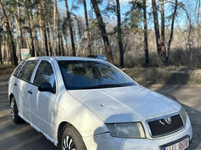 Білий Шкода Фабія, об'ємом двигуна 1.4 л та пробігом 333 тис. км за 1350 $, фото 1 на Automoto.ua