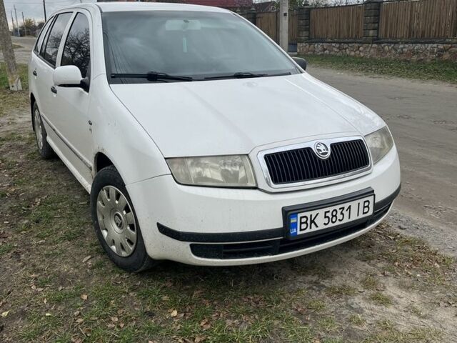 Белый Шкода Фабия, объемом двигателя 1.4 л и пробегом 374 тыс. км за 2800 $, фото 1 на Automoto.ua