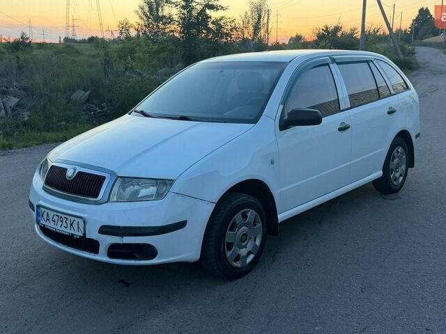 Білий Шкода Фабія, об'ємом двигуна 1.4 л та пробігом 270 тис. км за 2600 $, фото 1 на Automoto.ua