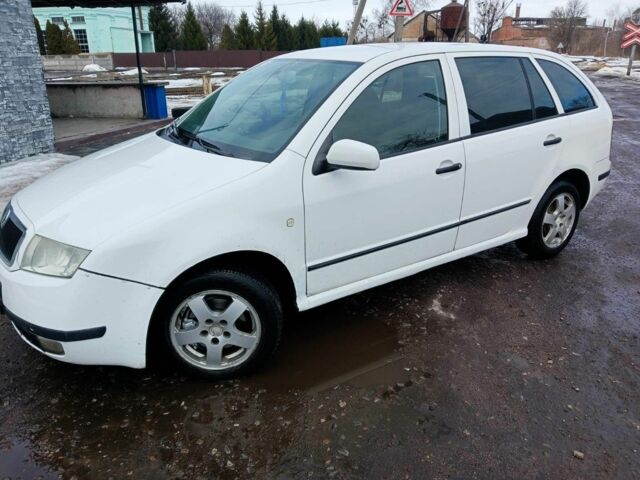 Белый Шкода Фабия, объемом двигателя 1.2 л и пробегом 335 тыс. км за 2650 $, фото 1 на Automoto.ua