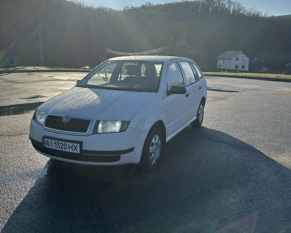 Белый Шкода Фабия, объемом двигателя 1.4 л и пробегом 270 тыс. км за 2999 $, фото 1 на Automoto.ua