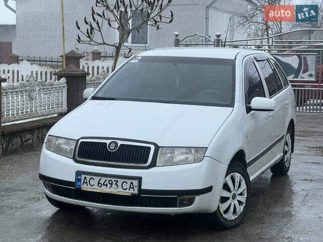 Белый Шкода Фабия, объемом двигателя 1.2 л и пробегом 330 тыс. км за 2799 $, фото 1 на Automoto.ua