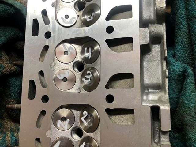 Білий Шкода Фабія, об'ємом двигуна 1.2 л та пробігом 200 тис. км за 3800 $, фото 1 на Automoto.ua