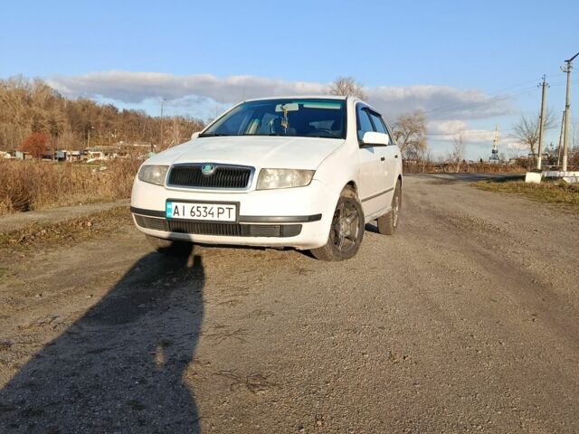 Белый Шкода Фабия, объемом двигателя 1.4 л и пробегом 257 тыс. км за 3000 $, фото 1 на Automoto.ua