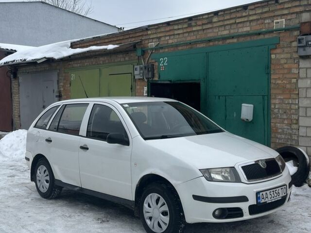Белый Шкода Фабия, объемом двигателя 1.2 л и пробегом 378 тыс. км за 3750 $, фото 1 на Automoto.ua