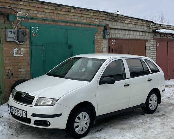Белый Шкода Фабия, объемом двигателя 1.2 л и пробегом 378 тыс. км за 3750 $, фото 1 на Automoto.ua