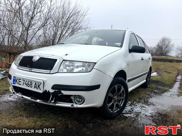 Белый Шкода Фабия, объемом двигателя 1.2 л и пробегом 320 тыс. км за 2400 $, фото 1 на Automoto.ua