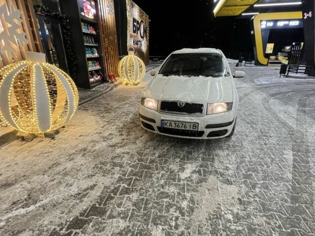 Белый Шкода Фабия, объемом двигателя 1.4 л и пробегом 400 тыс. км за 3600 $, фото 1 на Automoto.ua