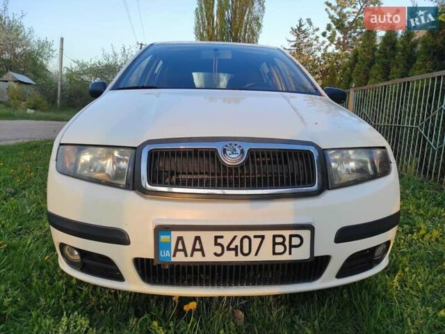 Білий Шкода Фабія, об'ємом двигуна 1.2 л та пробігом 298 тис. км за 3300 $, фото 1 на Automoto.ua