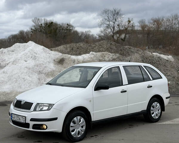 Белый Шкода Фабия, объемом двигателя 1.2 л и пробегом 370 тыс. км за 3150 $, фото 1 на Automoto.ua