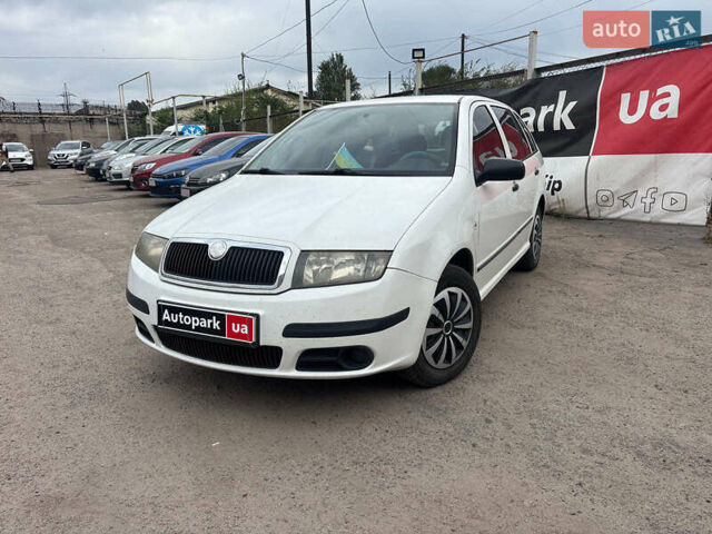 Шкода Фабия 2006 в Запорожье на Automoto.ua Белый Шкода Фабия, объемом двигателя 1.2 л и пробегом 260 тыс. км за 3790 $, фото 1 на Automoto.ua