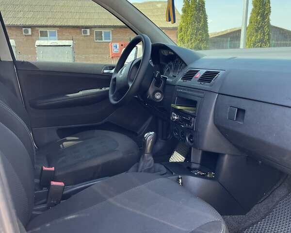 Белый Шкода Фабия, объемом двигателя 1.39 л и пробегом 280 тыс. км за 4196 $, фото 1 на Automoto.ua