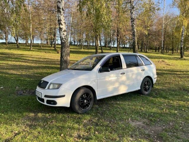 Белый Шкода Фабия, объемом двигателя 1.2 л и пробегом 218 тыс. км за 3800 $, фото 1 на Automoto.ua