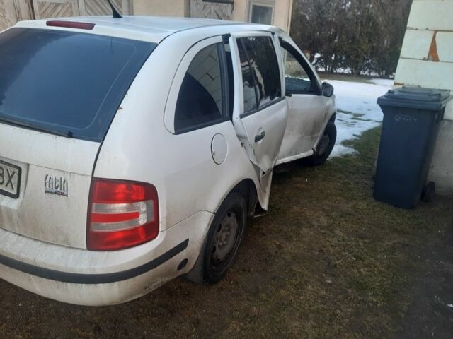 Белый Шкода Фабия, объемом двигателя 1.2 л и пробегом 245 тыс. км за 1700 $, фото 1 на Automoto.ua